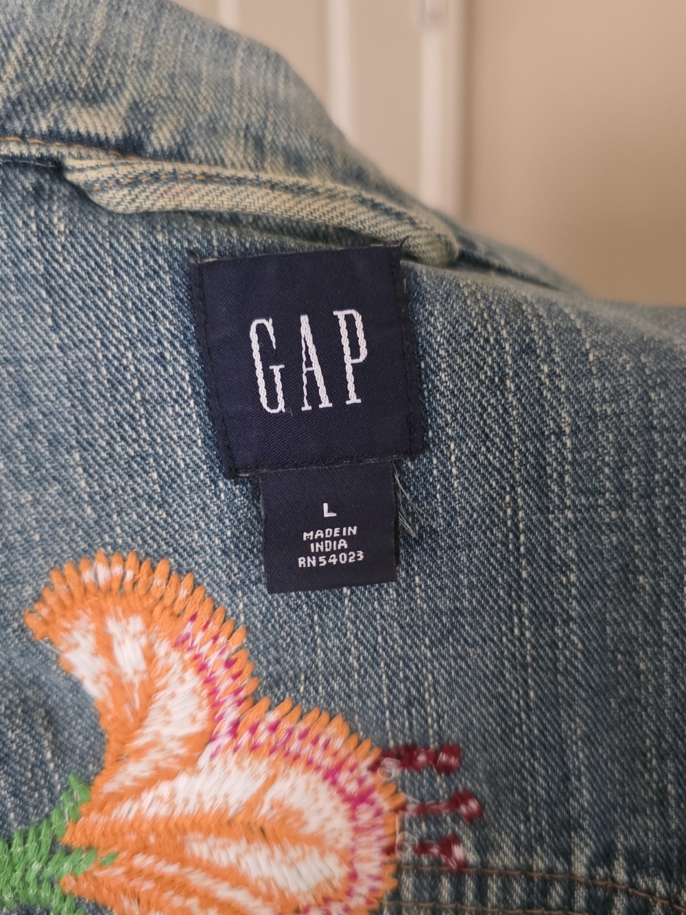 GAP Light Blue Denim Jacket with Multicolor Floral Embroidery - Picture 6 of 7